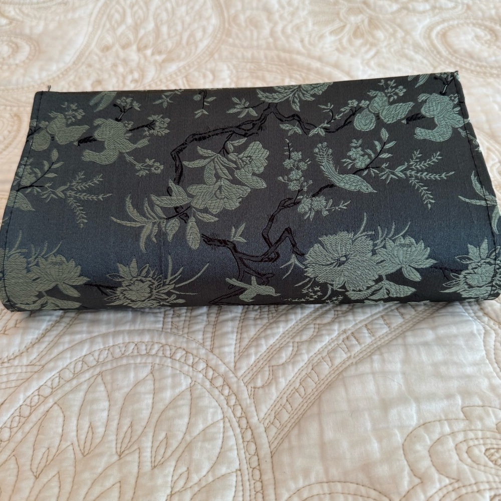 Chinoiserie dark green satin clutch bag NWOT - Picture 3 of 5
